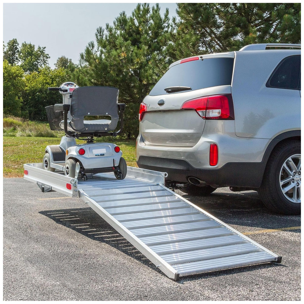 Hitch Cargo Carrier with Ramp Z2619